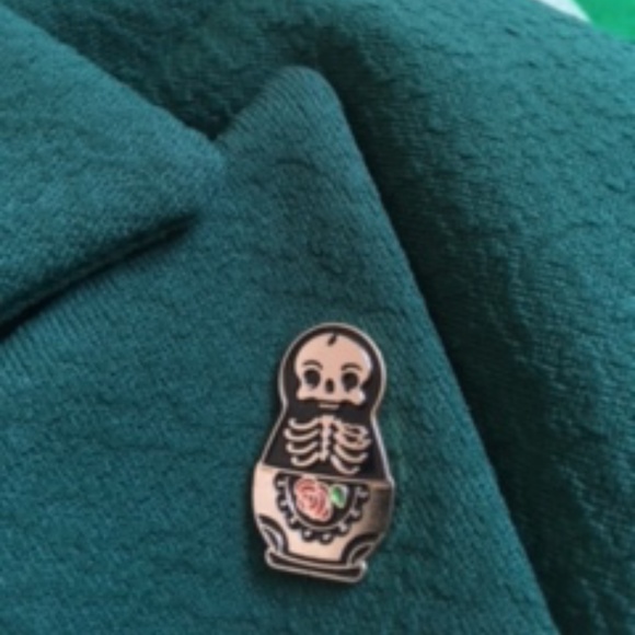 Skeleton Brooch - Picture 1 of 4